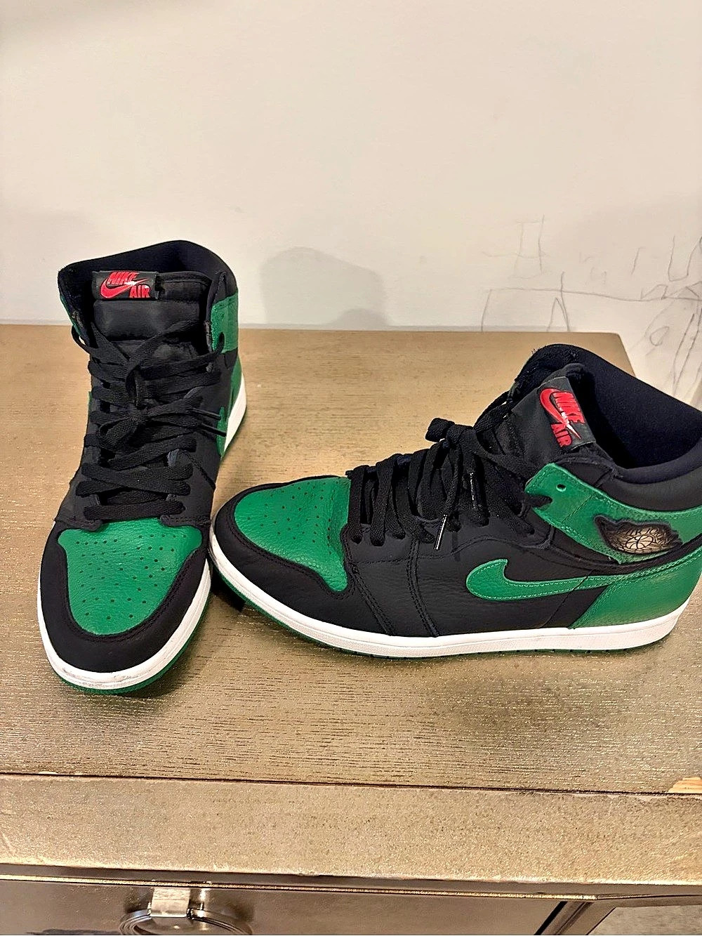 Nike Air Jordan 1 Retro High OG 'Pine Green 2.0' Sneakers